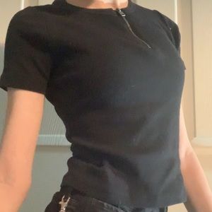 Cropped Hollister Tee